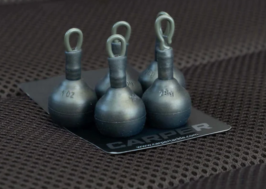 Fishing back leads displayed on a fishing tackle card, showcasing different weights for carp fishing.