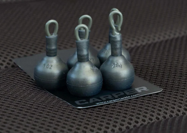 Fishing back leads displayed on a fishing tackle card, showcasing different weights for carp fishing.